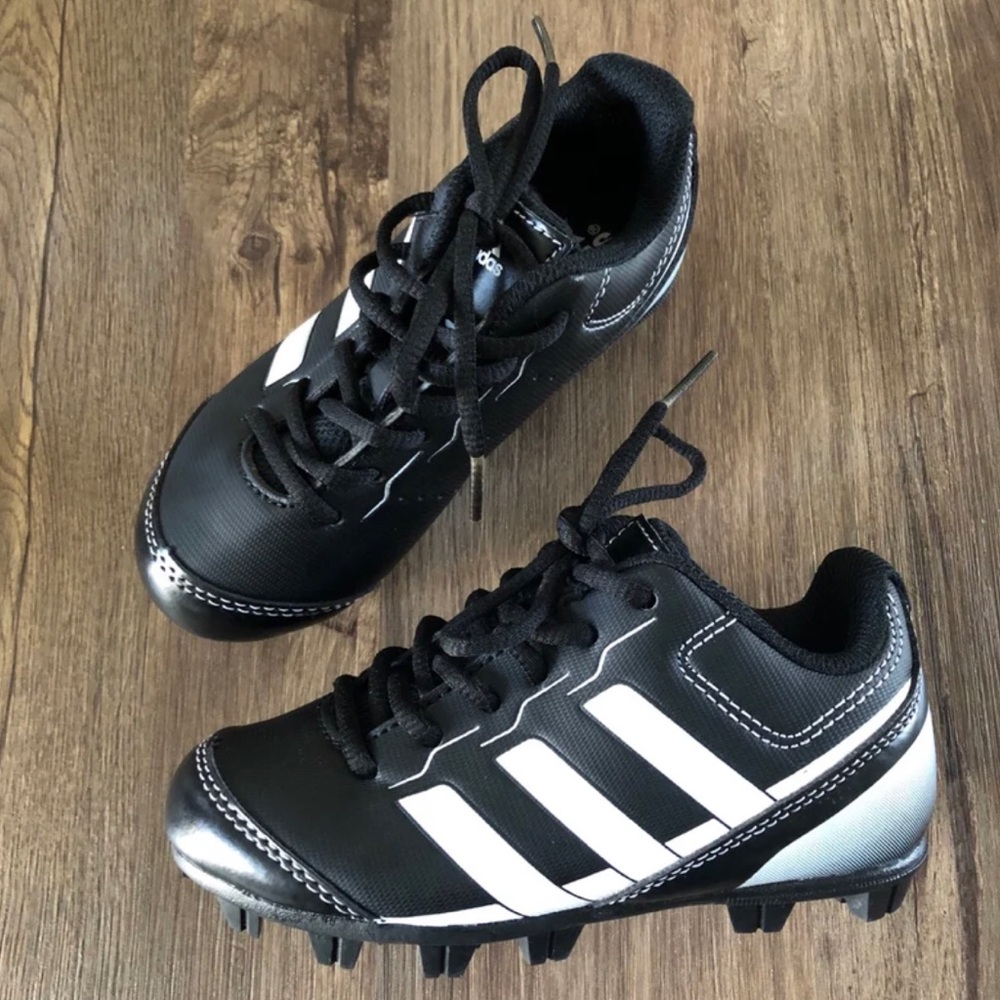 Kids Black Adidas Cleats Size 10 - Picture 2 of 3